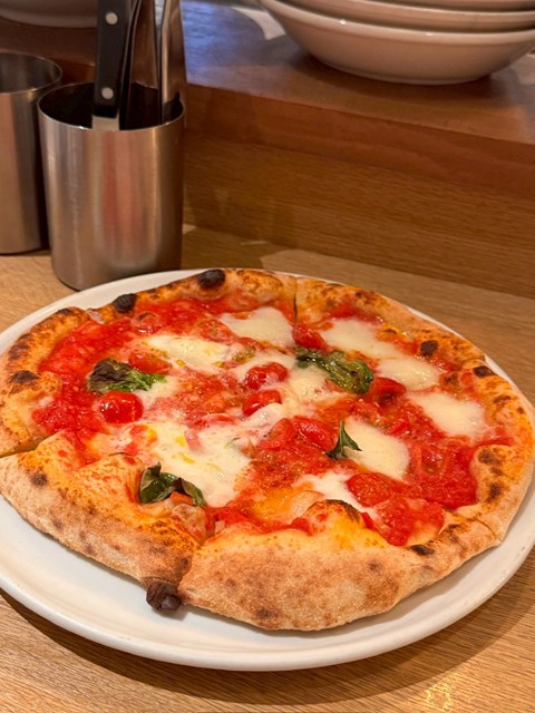 ピッツェリア·ダ·ガエターノ jrjp博多ビル店 レビュー